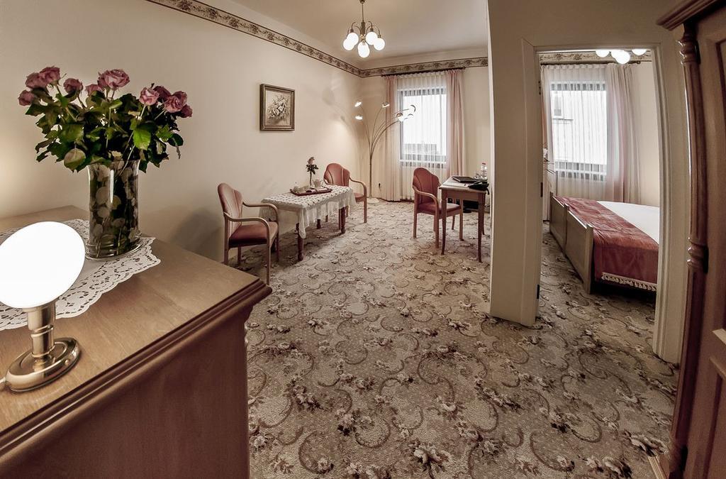 Palazzo Adler Bed and Breakfast Swarzędz Buitenkant foto