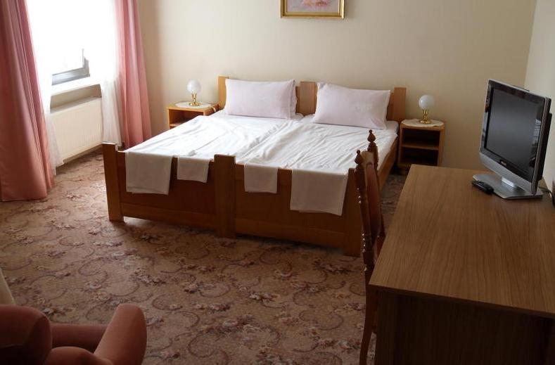 Palazzo Adler Bed and Breakfast Swarzędz Kamer foto